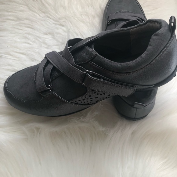 Women’s shoes - Picture 2 of 3